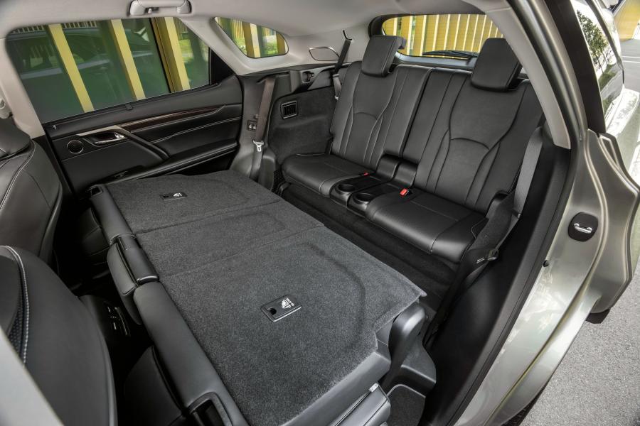 Интерьер Lexus RX450hL 2018 года  (WW) (фото 20 из 45)
